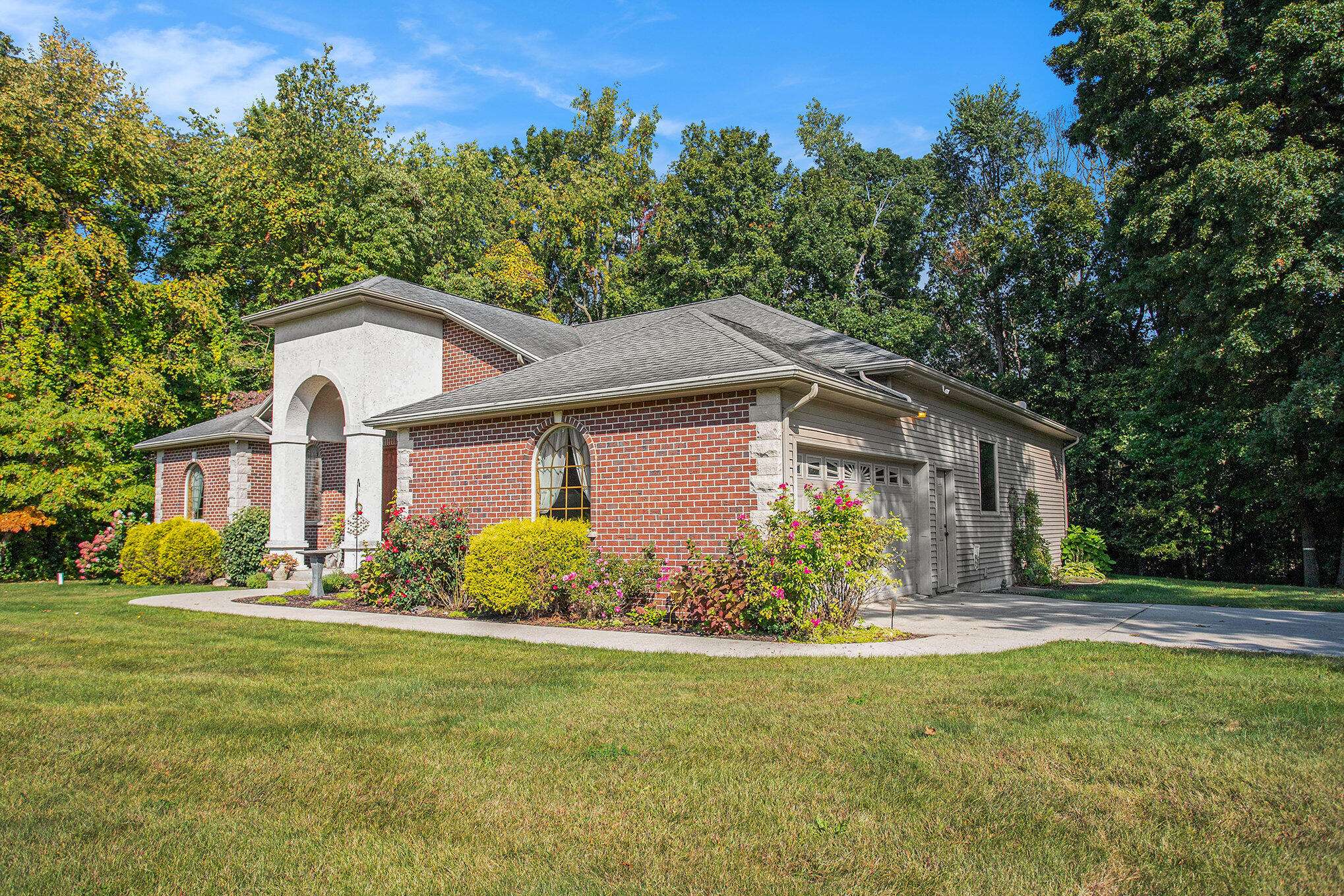 106 Buckingham LN, Pennfield Twp, MI 49017