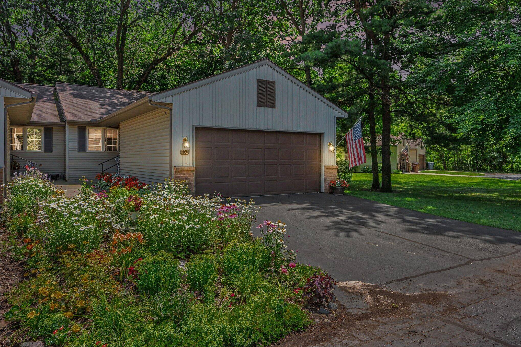 832 Highbanks DR #19, Allegan City, MI 49010