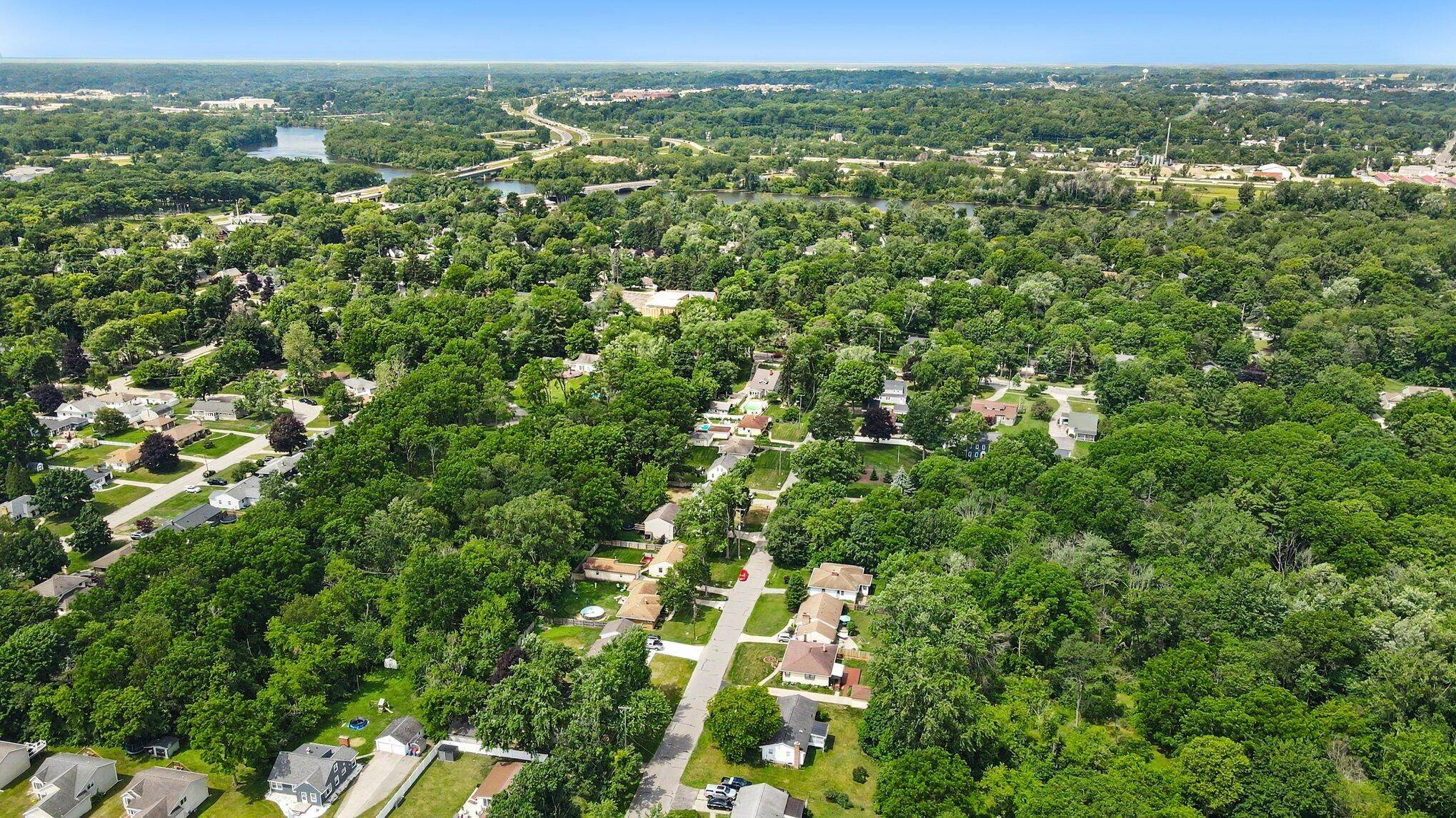 721 Parkway DR NE, City Of Grand Rapids, MI 49525