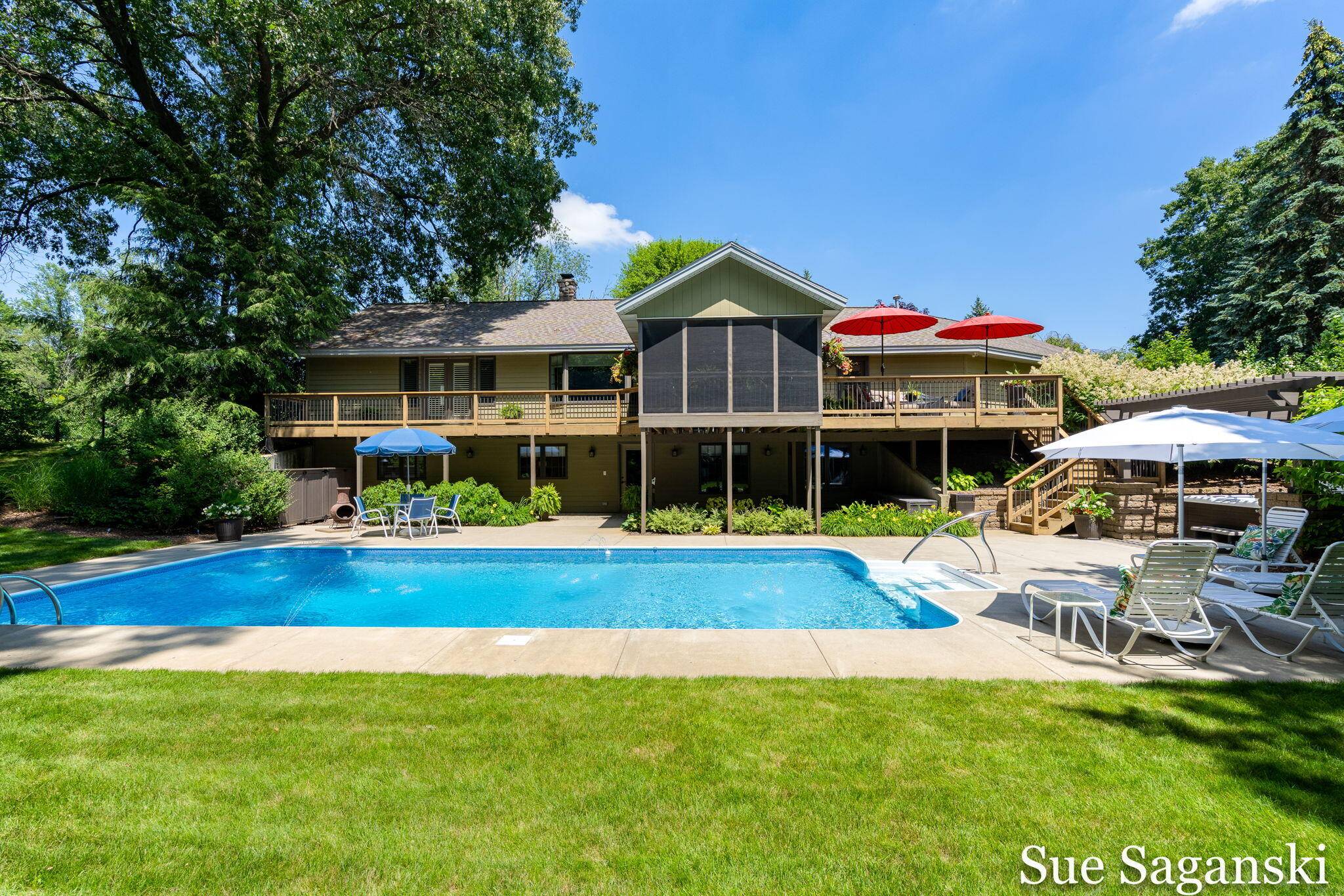 6514 Creekwood DR, Laketown Twp, MI 49423