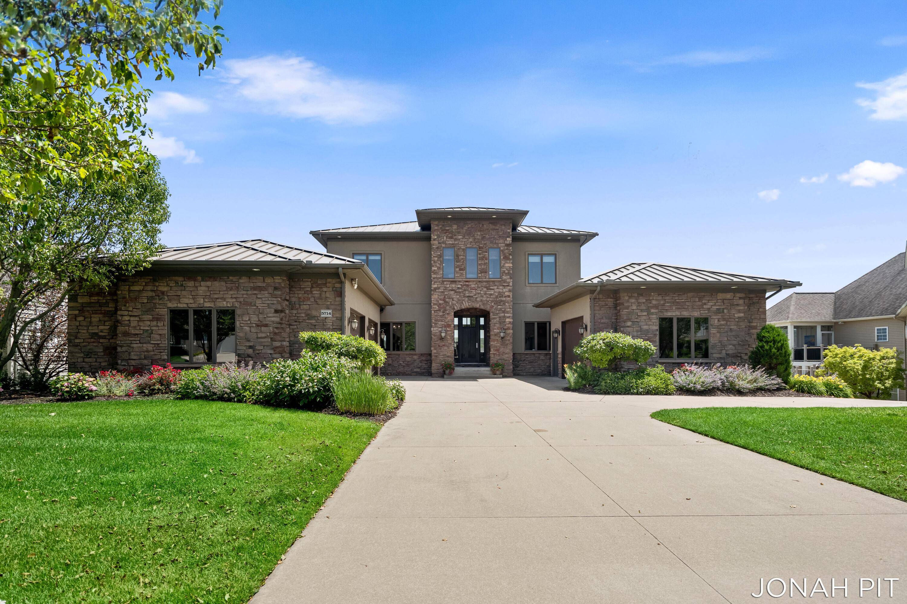 5714 Nelson DR, Georgetown Twp, MI 49426