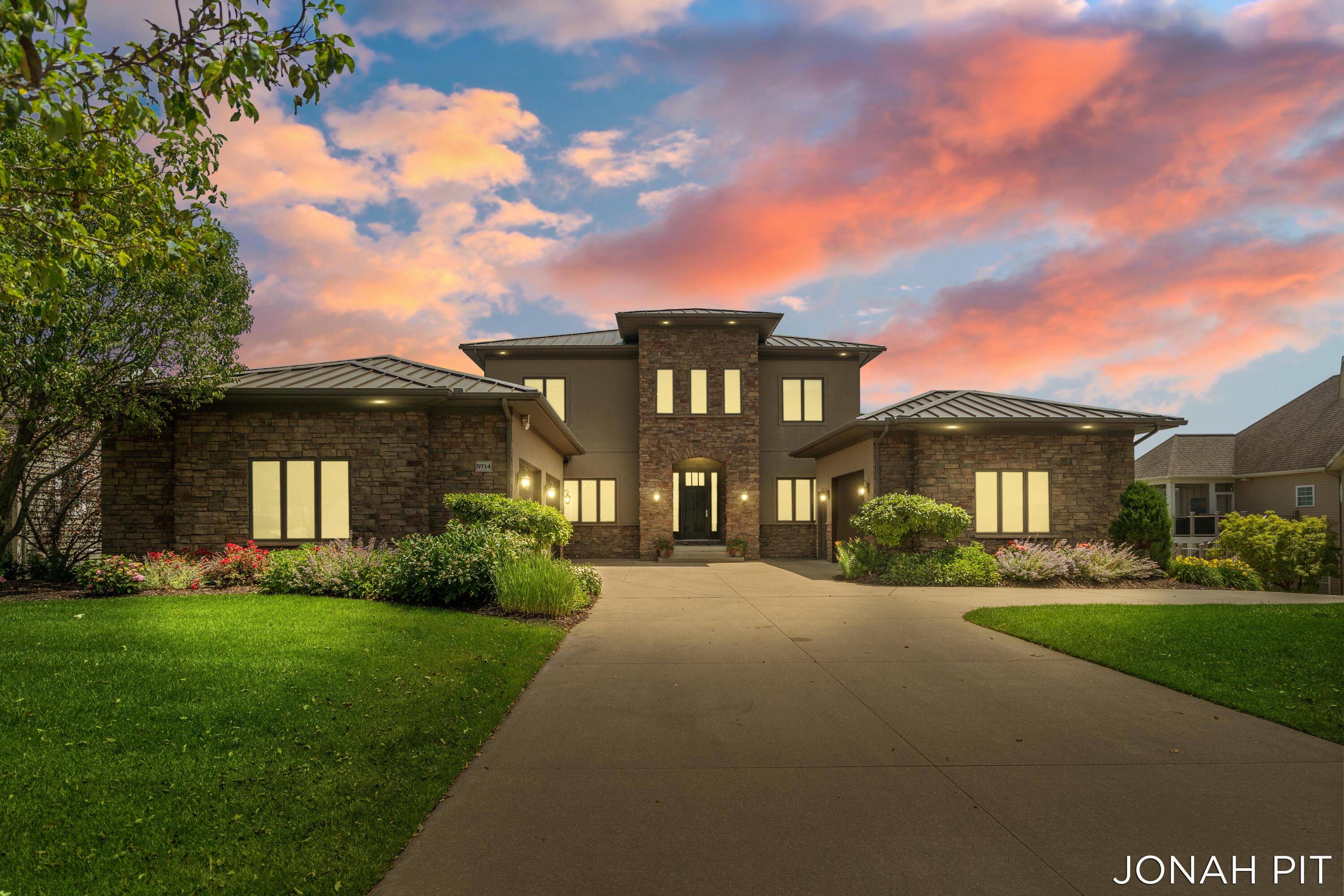 5714 Nelson DR, Georgetown Twp, MI 49426