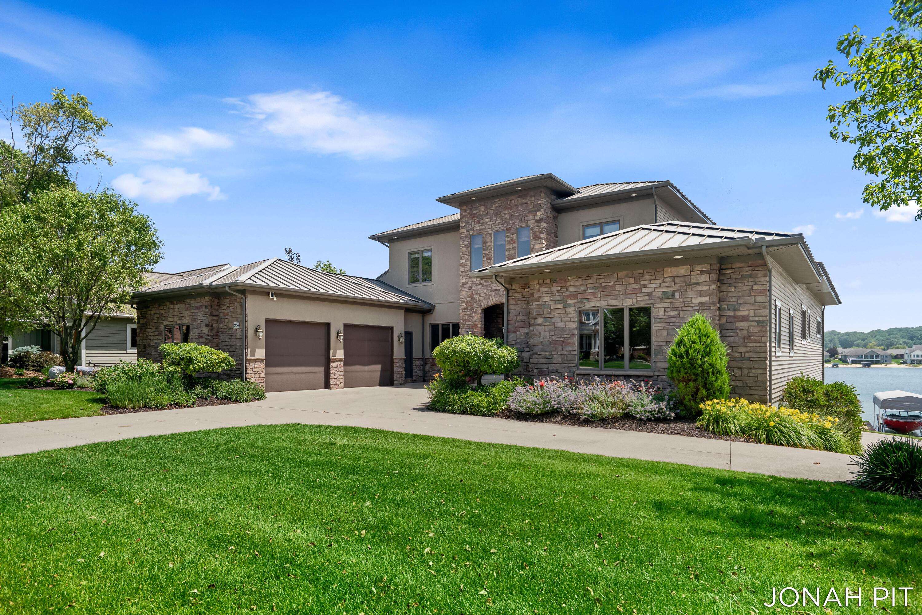 5714 Nelson DR, Georgetown Twp, MI 49426