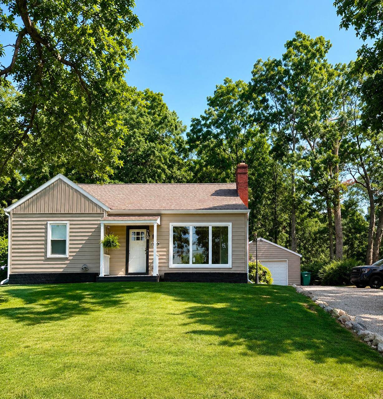 1516 Romence RD, Portage City, MI 49024