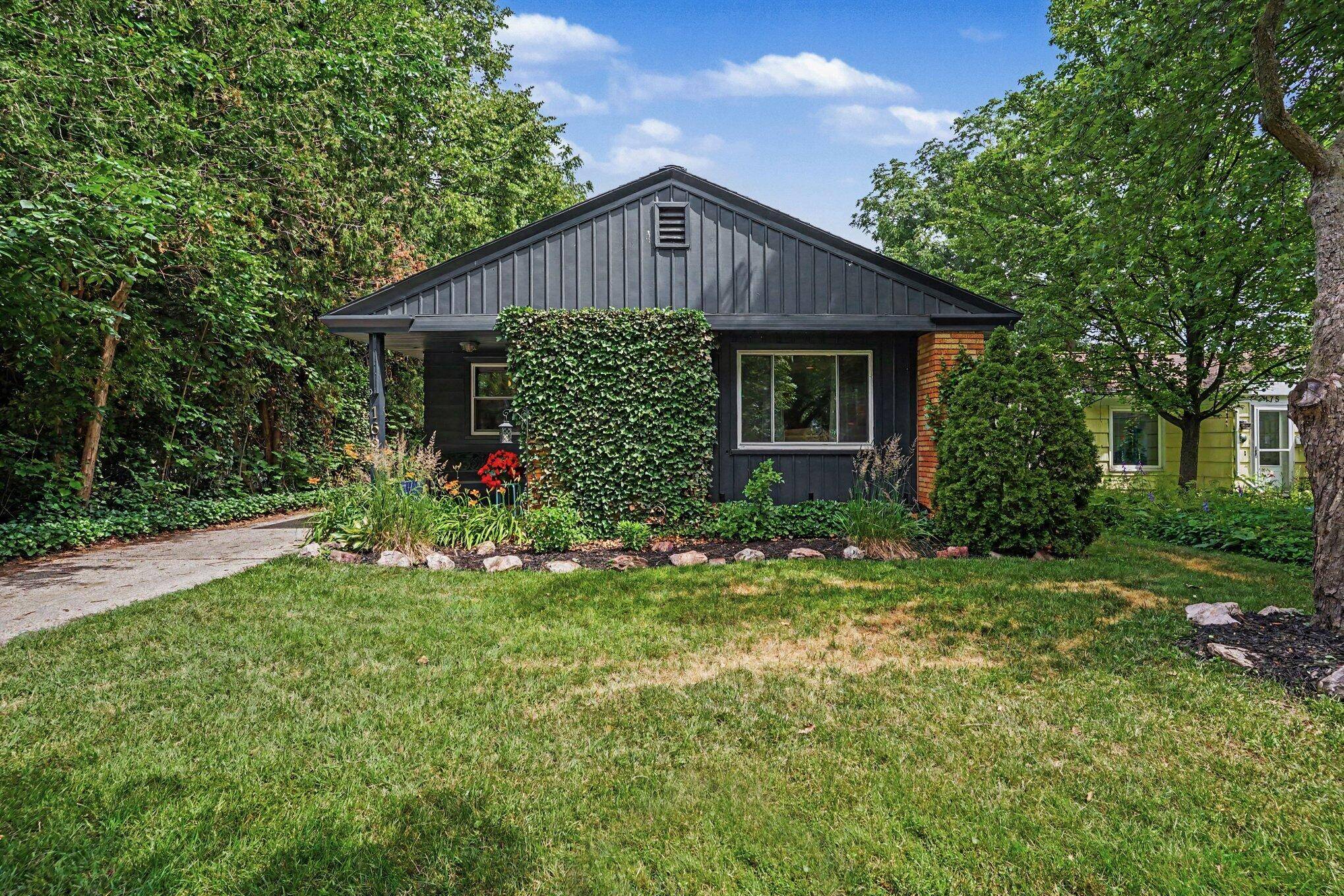 169 E 28th ST, Holland City, MI 49423