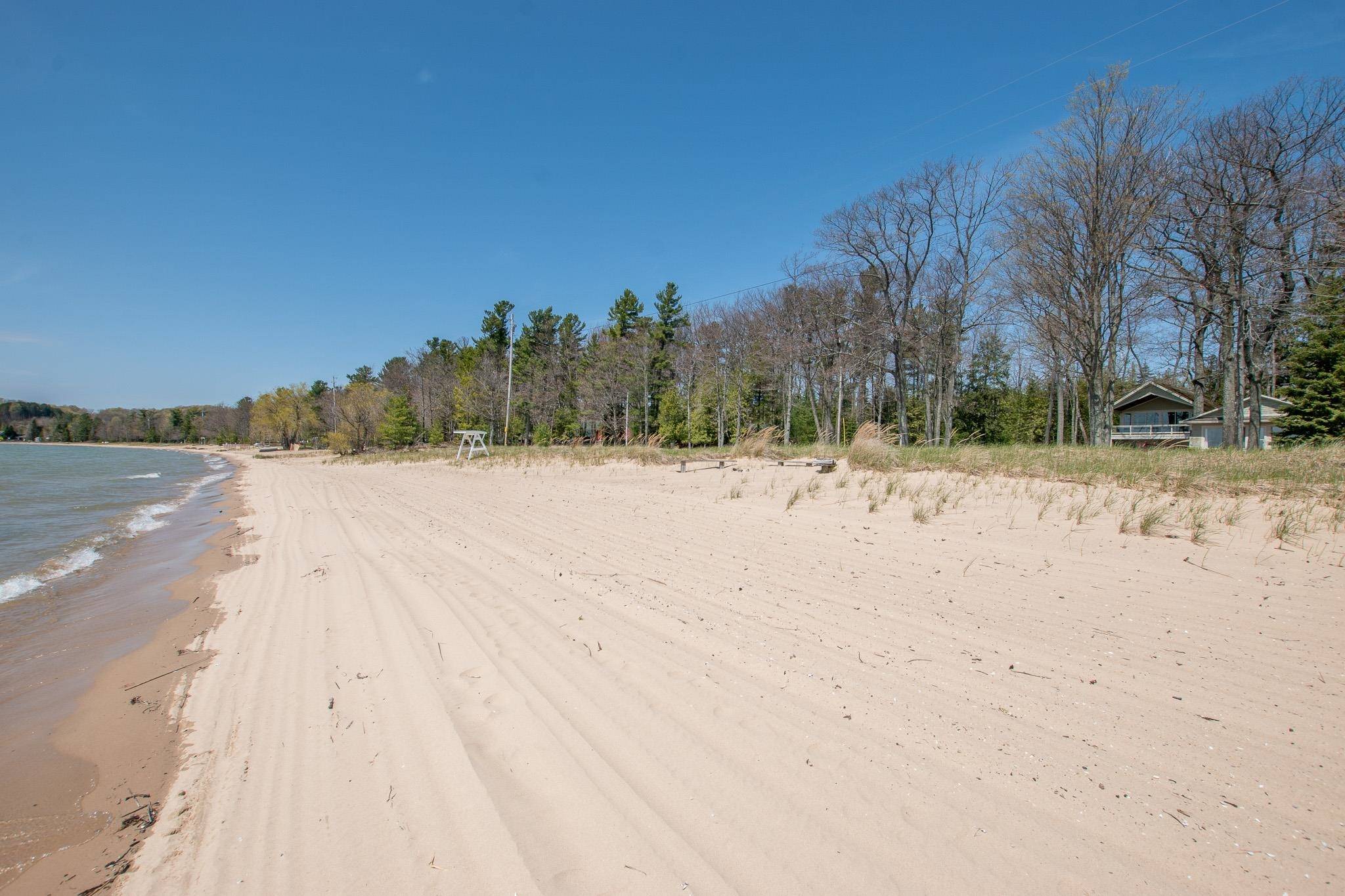 3784 S Lee Point RD, Bingham Twp, MI 49682