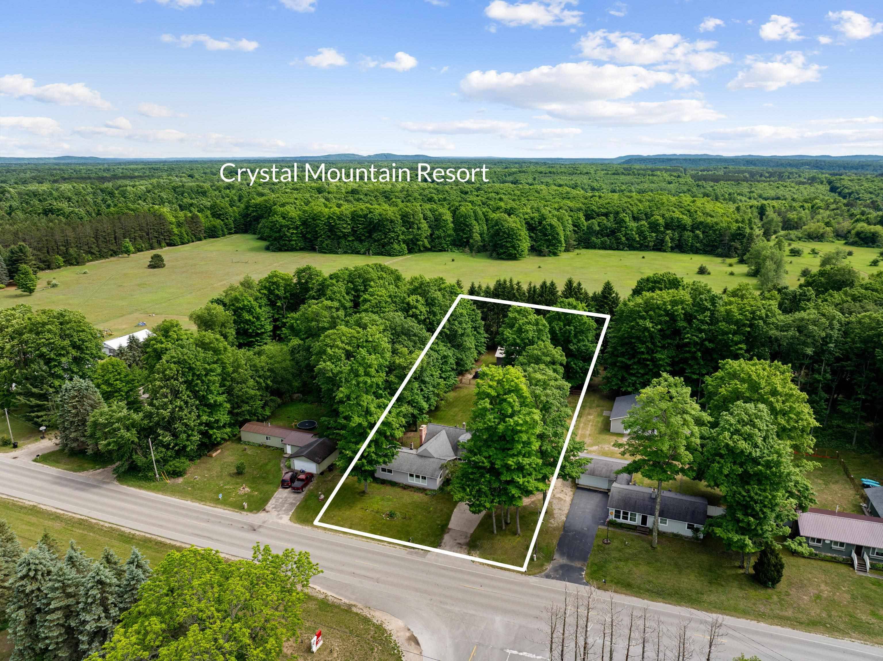 9055 Homestead RD, Benzonia Twp, MI 49616