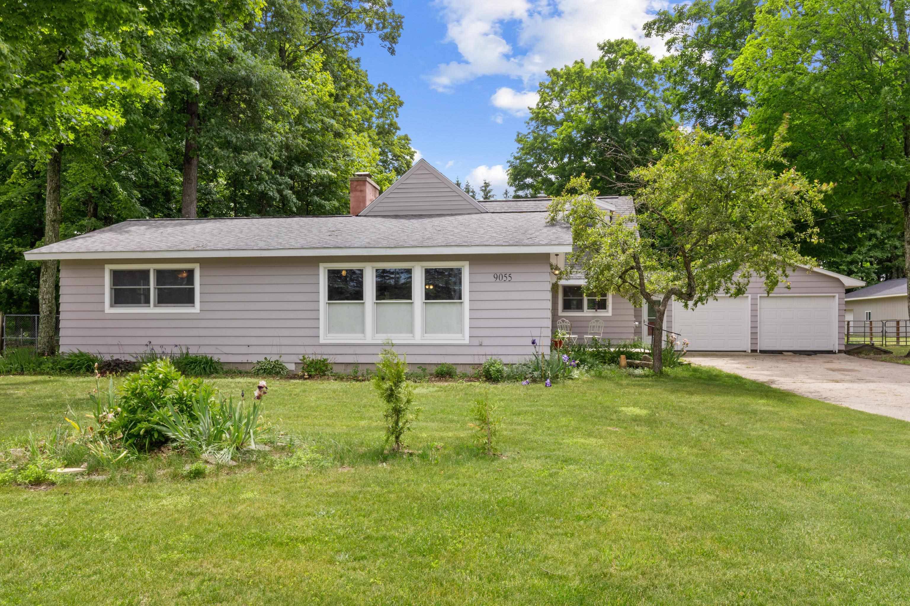 9055 Homestead RD, Benzonia Twp, MI 49616