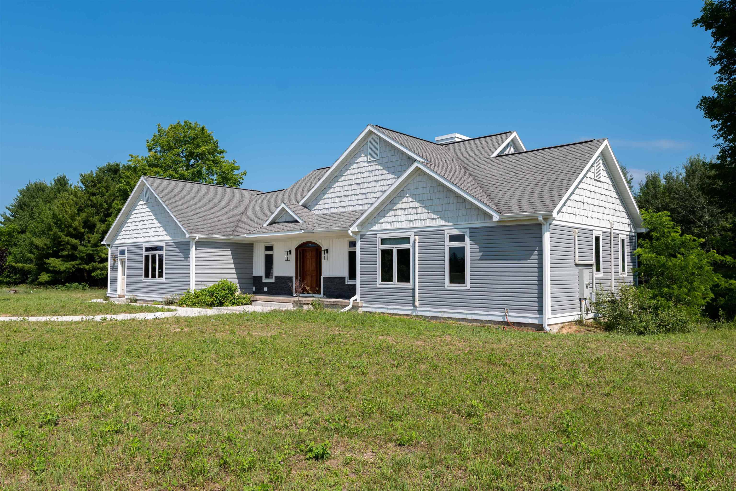 8255 Angell RD, Whitewater Twp, MI 49690