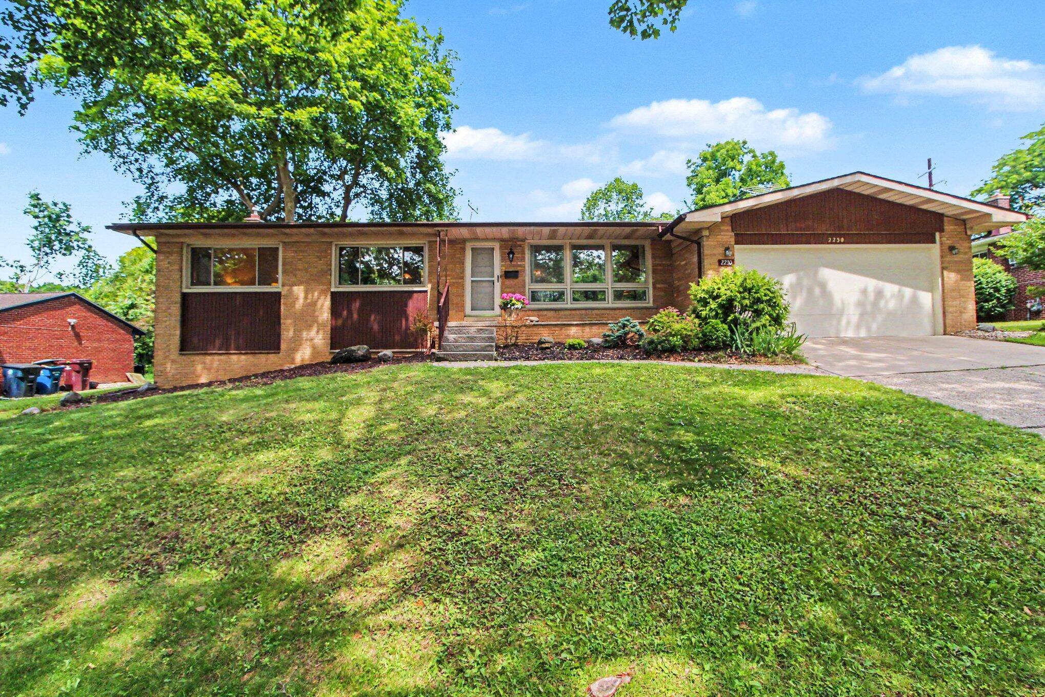 2230 Manchester RD, Ann Arbor, MI 48104