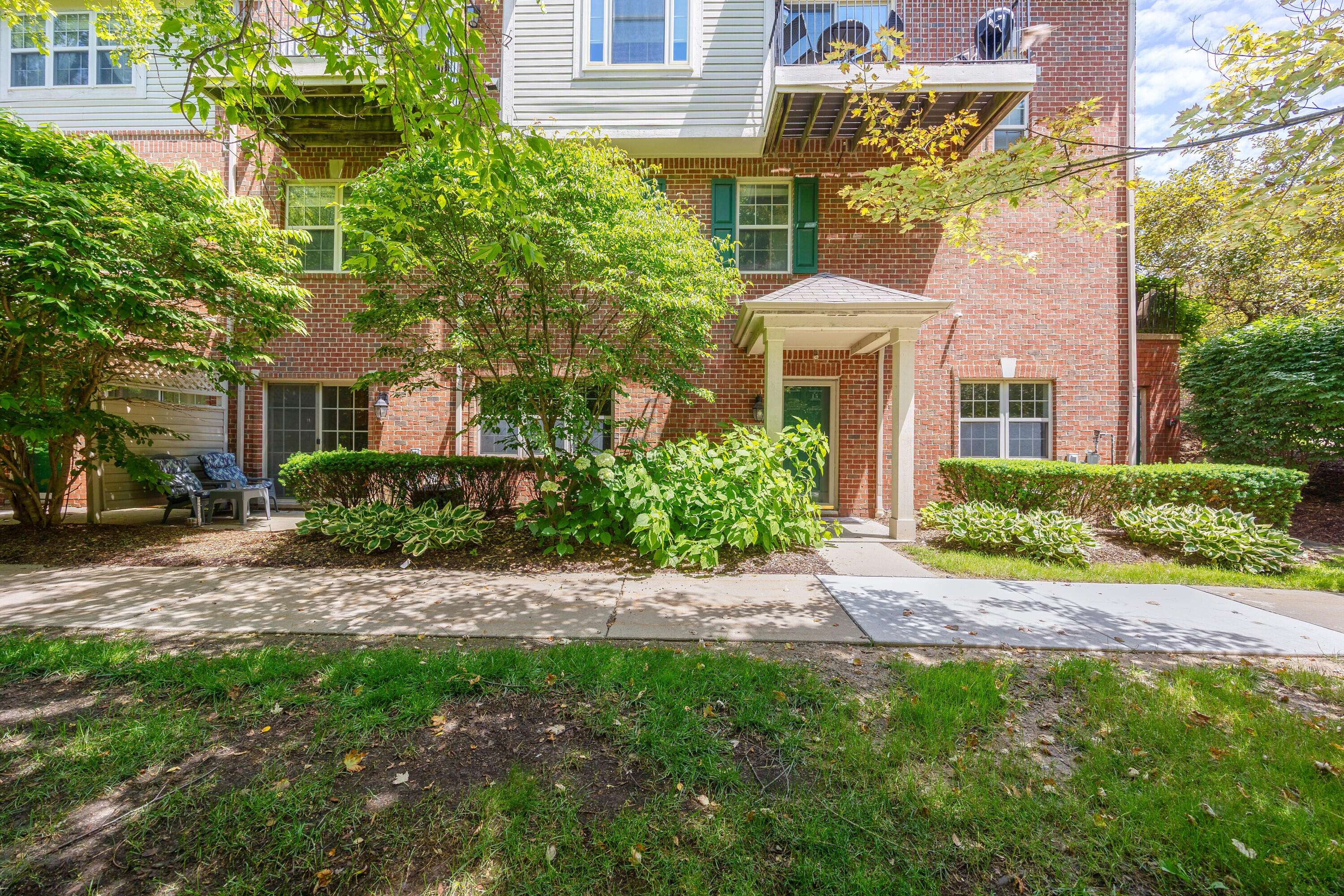 39688 Rockcrest LN, Northville Twp, MI 48168