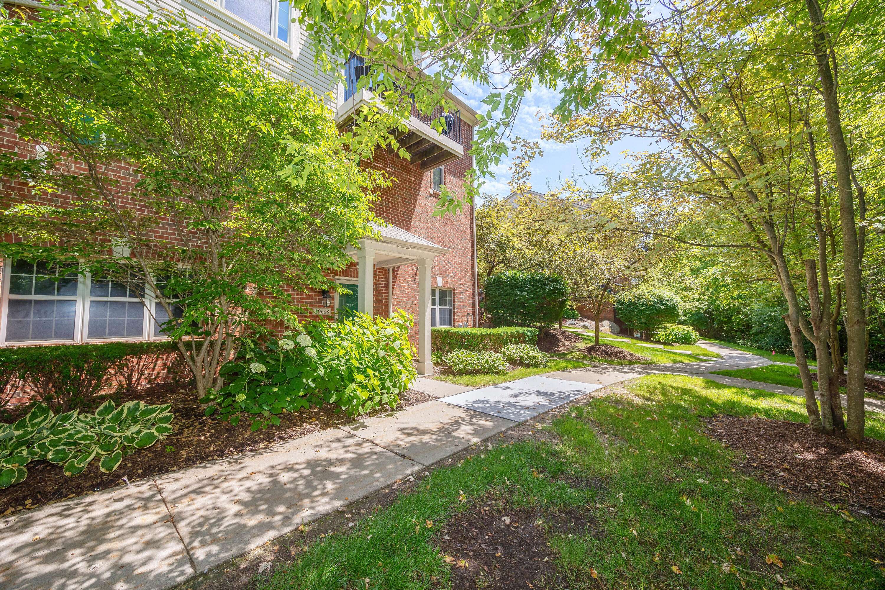39688 Rockcrest LN, Northville Twp, MI 48168