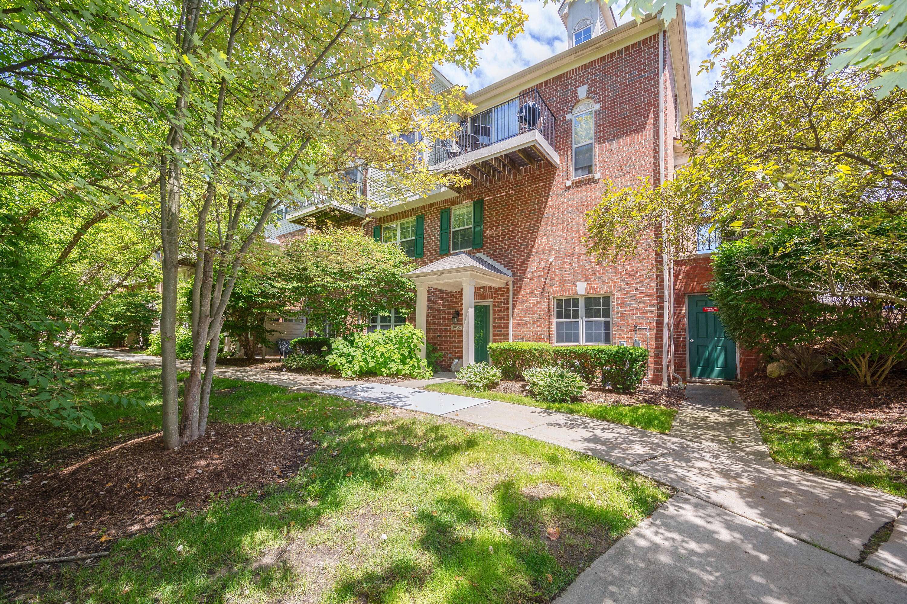 39688 Rockcrest LN, Northville Twp, MI 48168