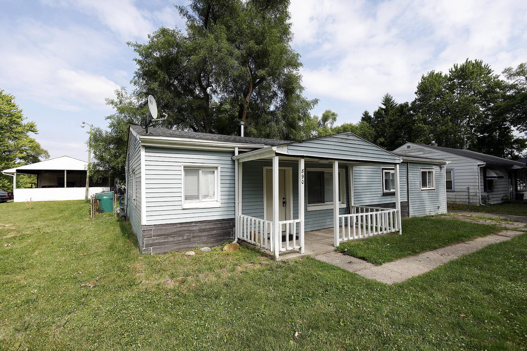 890 Dons DR, Ypsilanti Twp, MI 48198