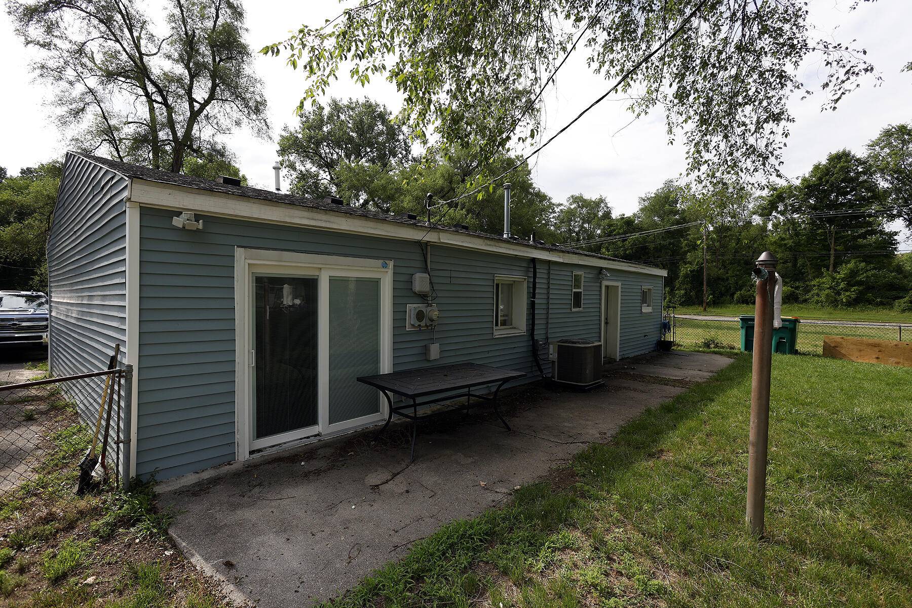 890 Dons DR, Ypsilanti Twp, MI 48198