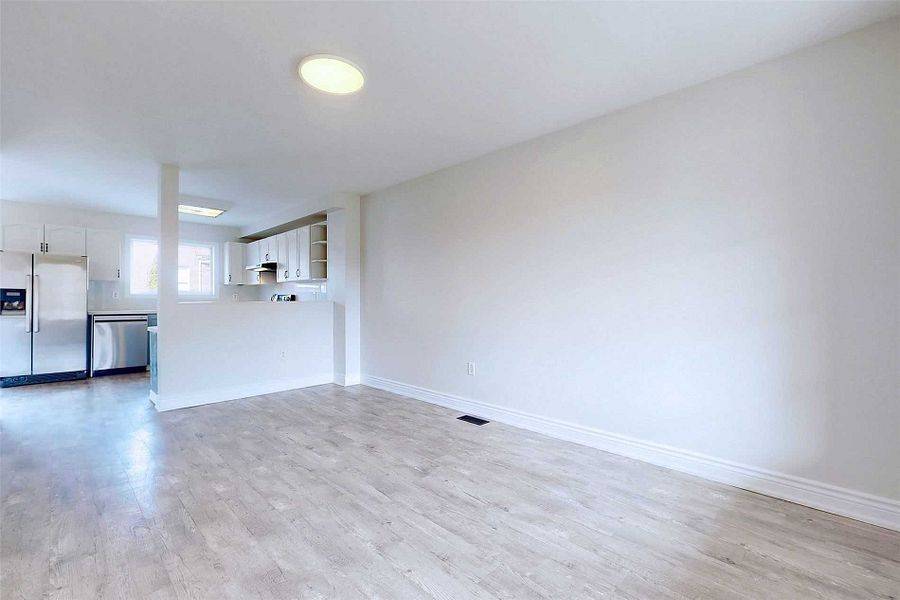 9 Sydenham Wells N/A, Barrie, ON L4M 6R3