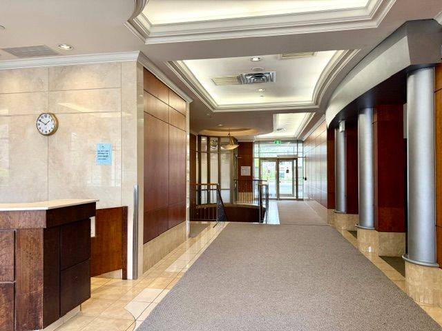 55 Strathaven DR #203, Mississauga, ON L5R 4G9