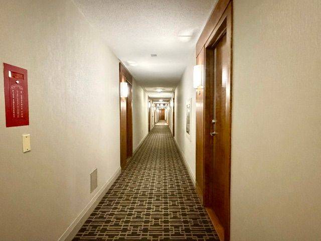 55 Strathaven DR #203, Mississauga, ON L5R 4G9