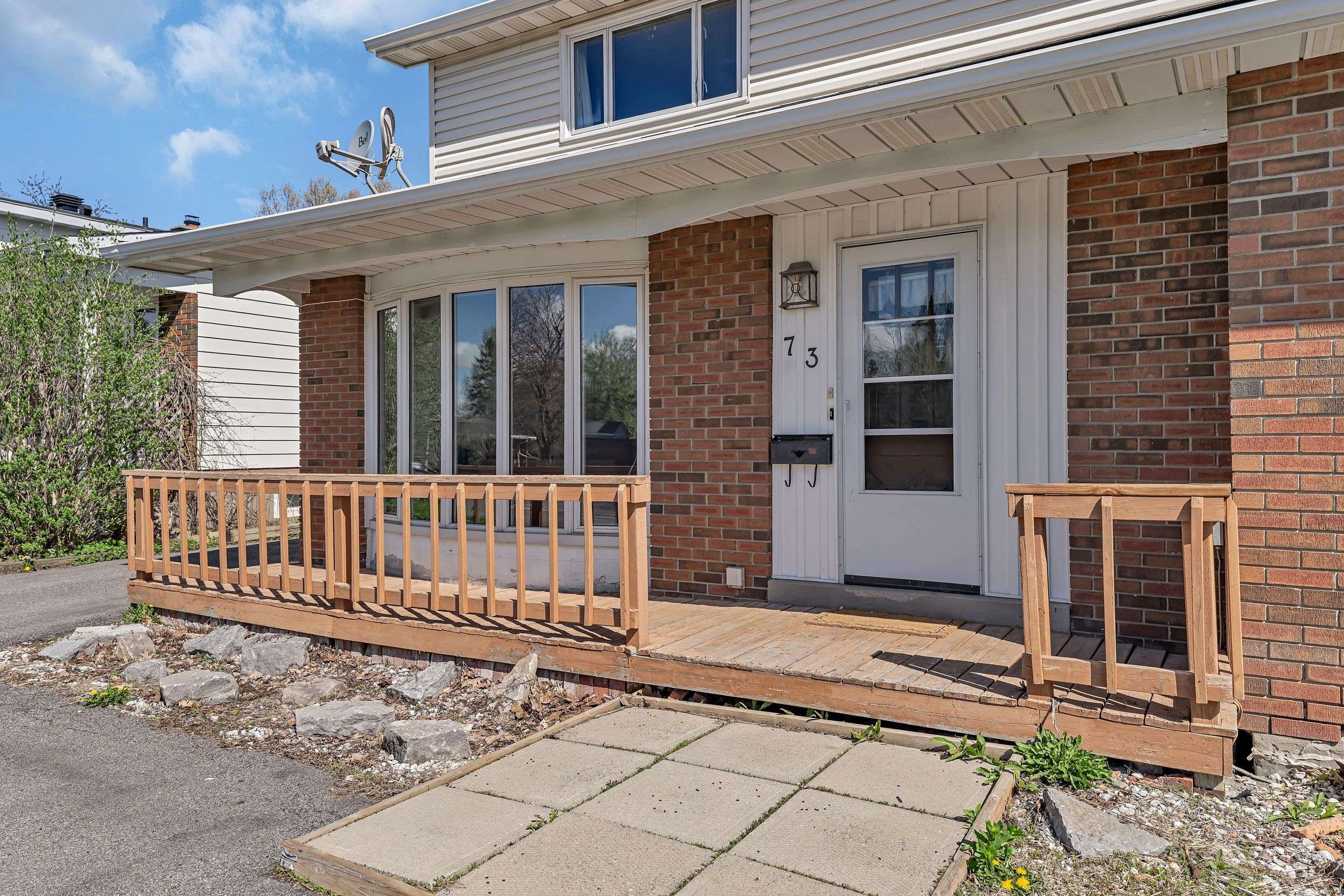 73 Southpark DR, Blackburn Hamlet, ON K1B 3B5