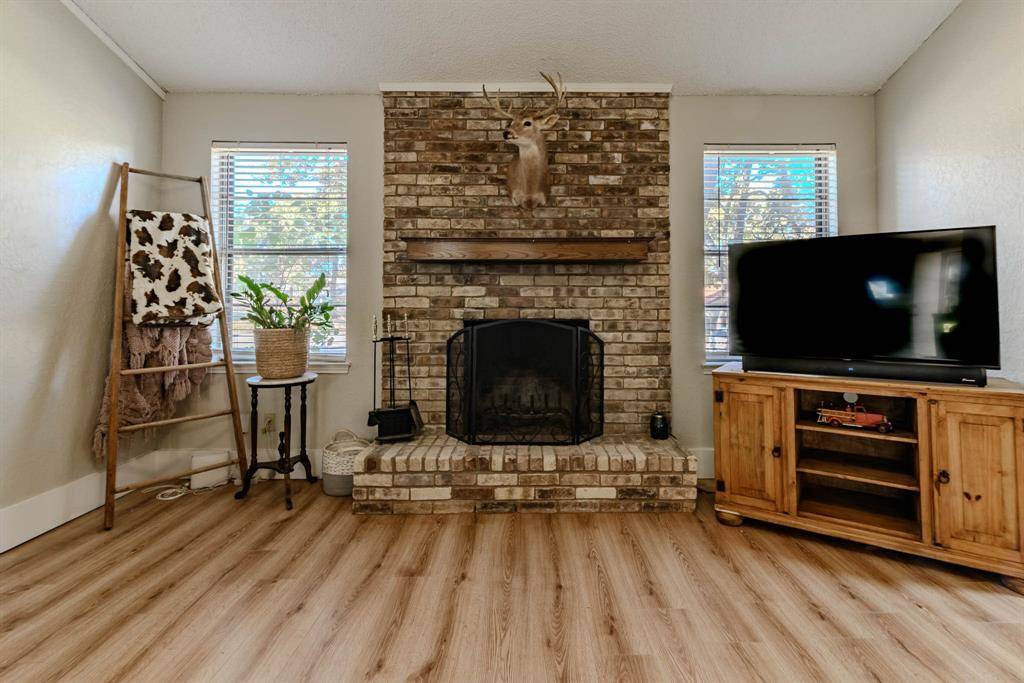 4815 Crestmont Court, Arlington, TX 76017