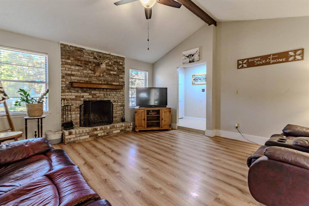 4815 Crestmont Court, Arlington, TX 76017