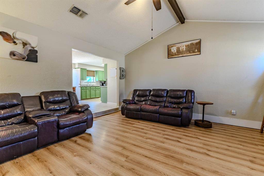 4815 Crestmont Court, Arlington, TX 76017