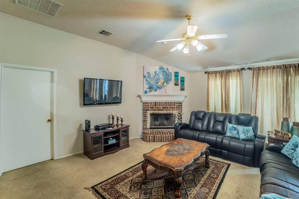 1634 Powder Horn Lane, Arlington, TX 76018