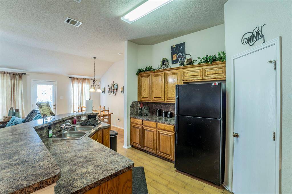 1634 Powder Horn Lane, Arlington, TX 76018