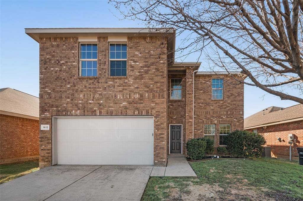 1612 Chivalry Lane, Fort Worth, TX 76140