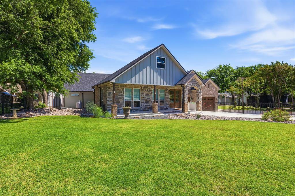 11754 North Court, Azle, TX 76020