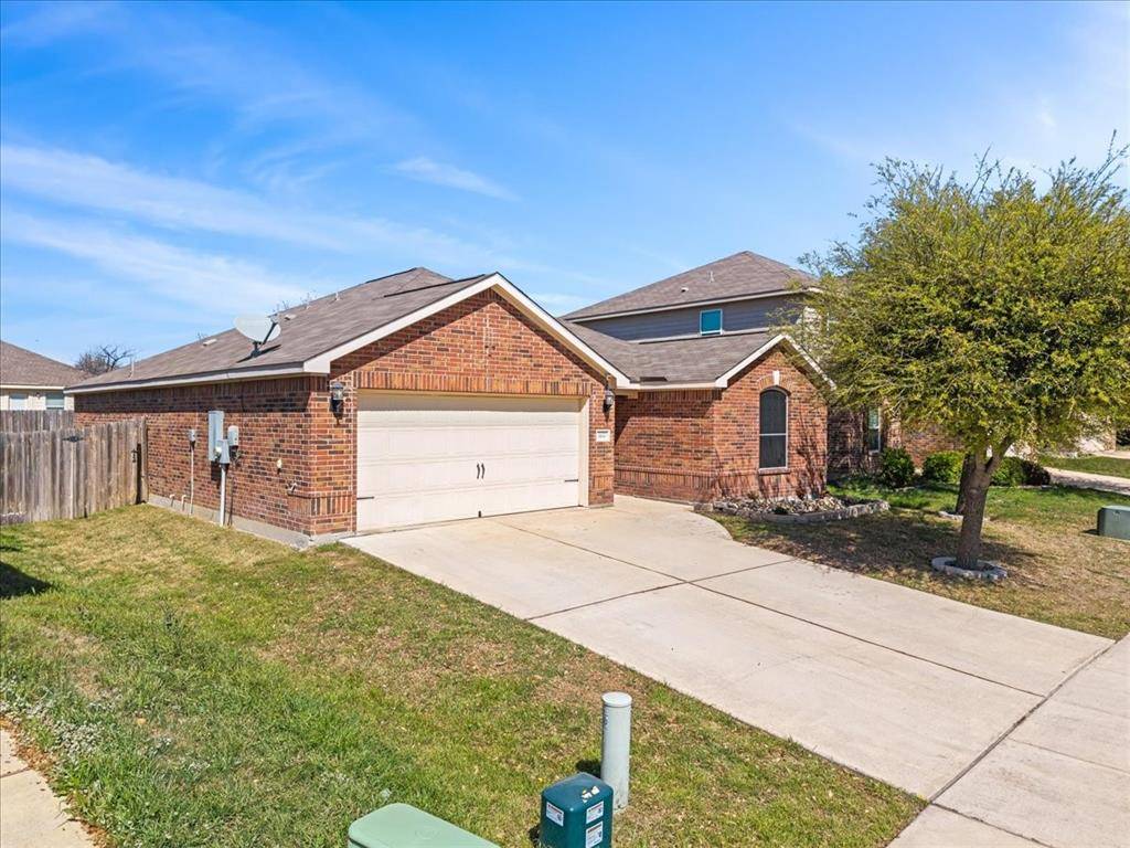 6113 Chalk Hollow Drive, Fort Worth, TX 76179