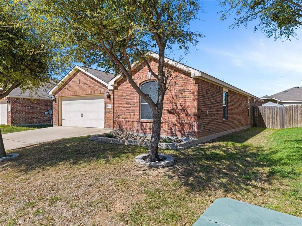 6113 Chalk Hollow Drive, Fort Worth, TX 76179
