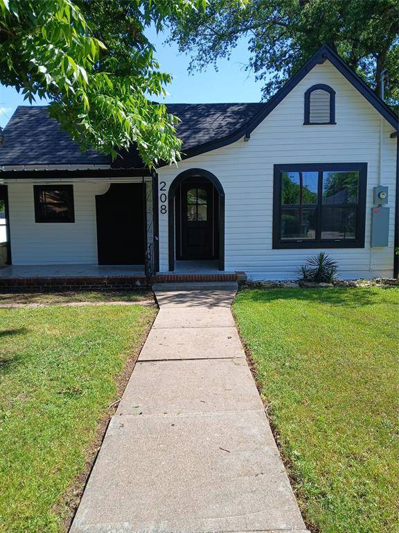 208 E 9TH Street, Coleman, TX 76834