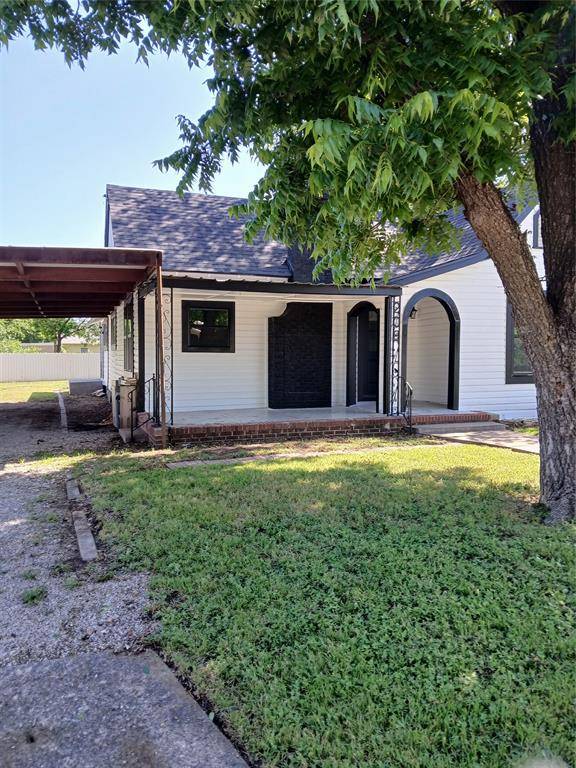 208 E 9TH Street, Coleman, TX 76834