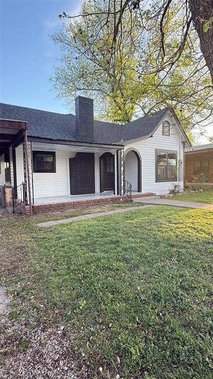 208 E 9TH Street, Coleman, TX 76834