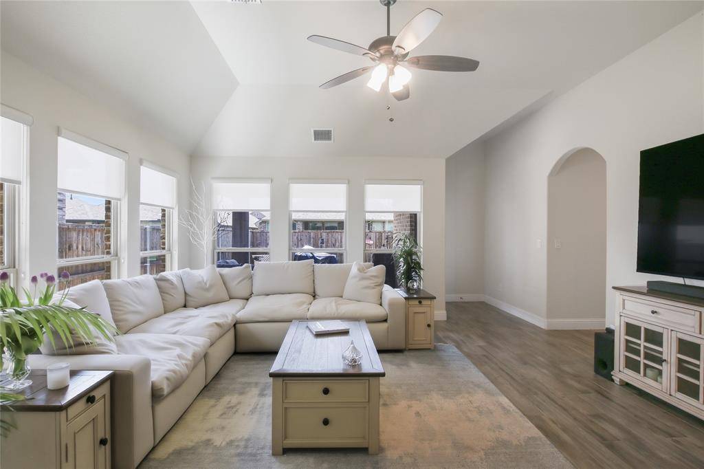 1316 Stoneleigh Place, Aubrey, TX 76227