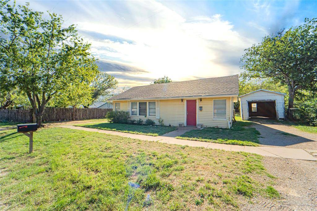 304 N Geneva Street, Breckenridge, TX 76424