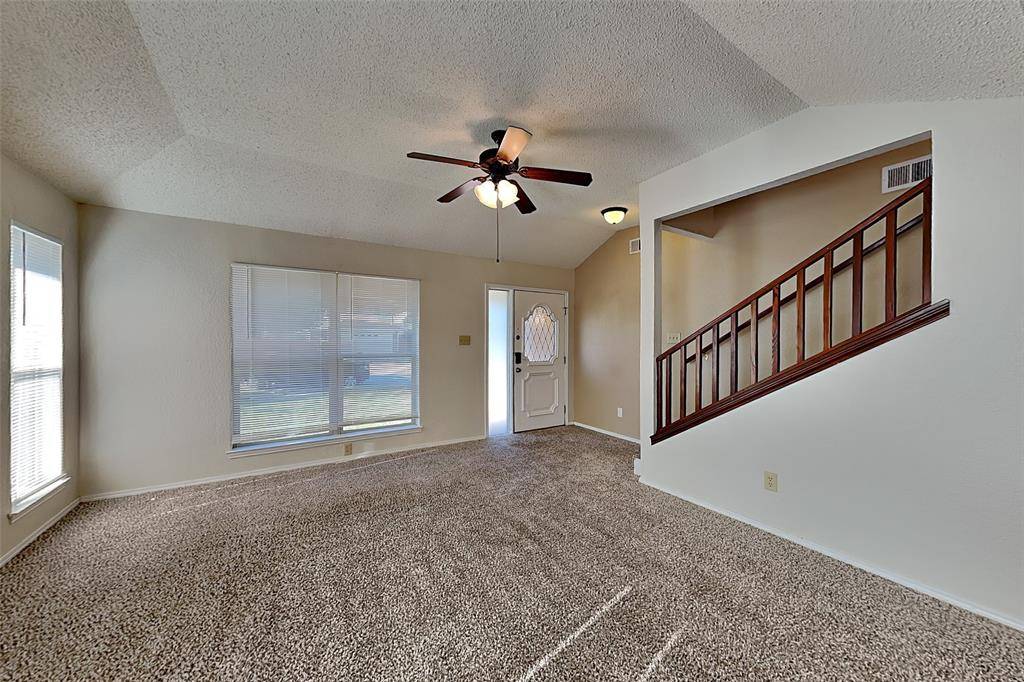 1716 Stoneway Drive, Grapevine, TX 76051