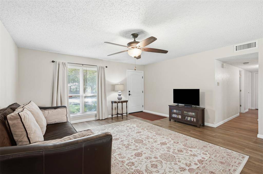 5521 Pike Place, Garland, TX 75044