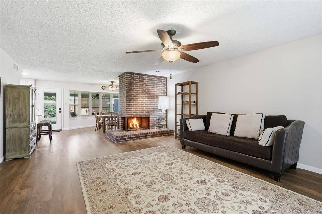 5521 Pike Place, Garland, TX 75044