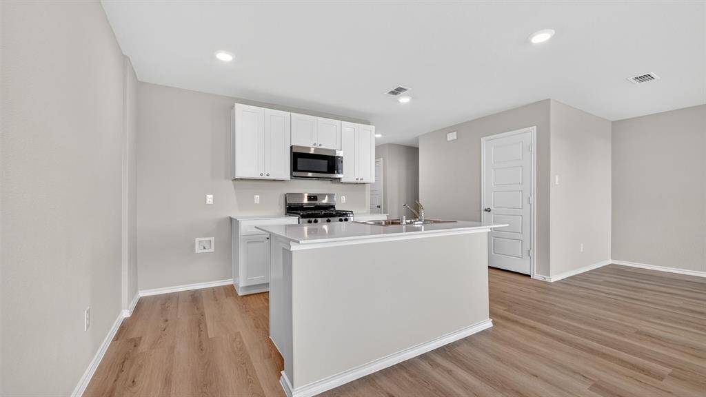 7704 ROYAL FERN Drive, Denton, TX 76259