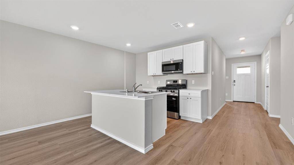 7704 ROYAL FERN Drive, Denton, TX 76259