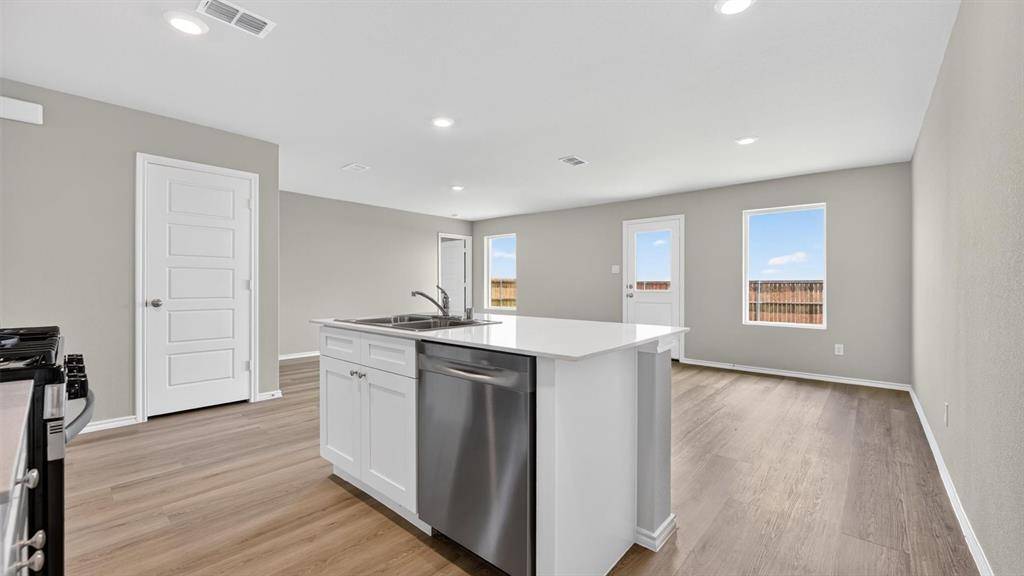 7704 ROYAL FERN Drive, Denton, TX 76259
