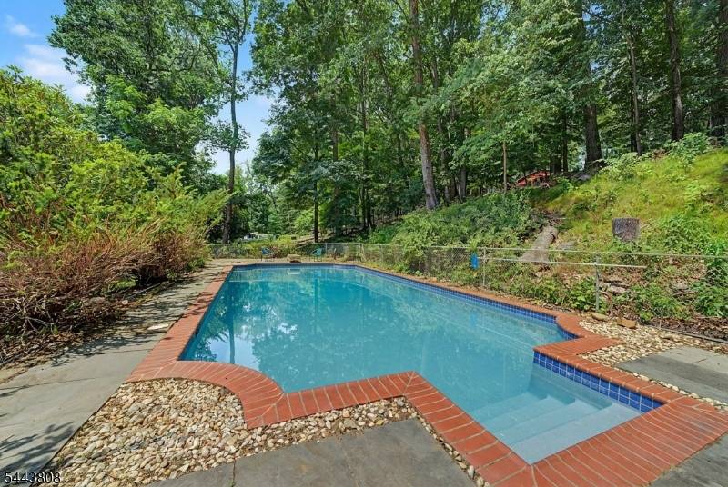 32 Cherryville Hollow Rd, Raritan Twp., NJ 08822