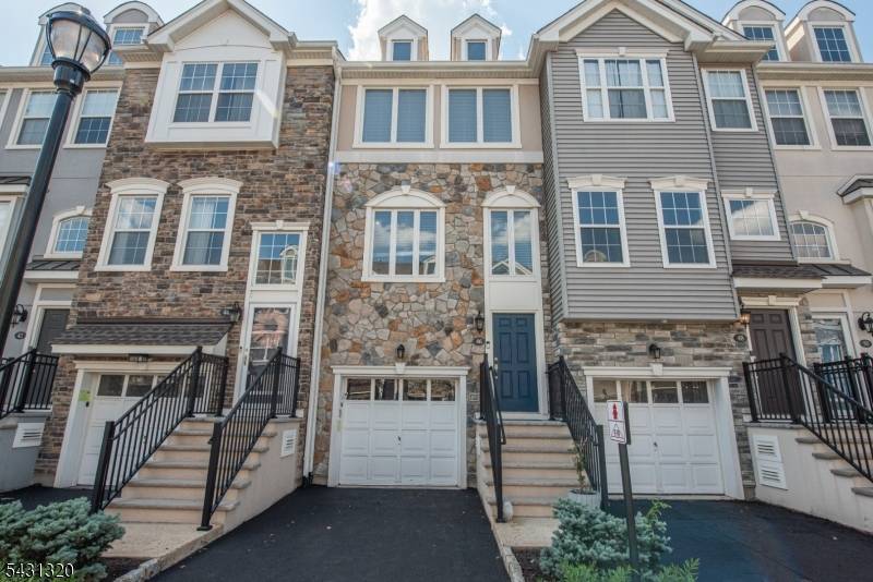 46 Devonshire Dr, Clifton City, NJ 07013