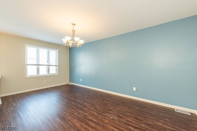 46 Devonshire Dr, Clifton City, NJ 07013