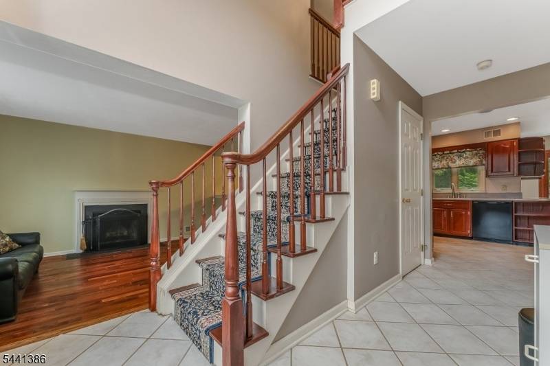 16 Woodland Ter, Bloomsbury Boro, NJ 08804