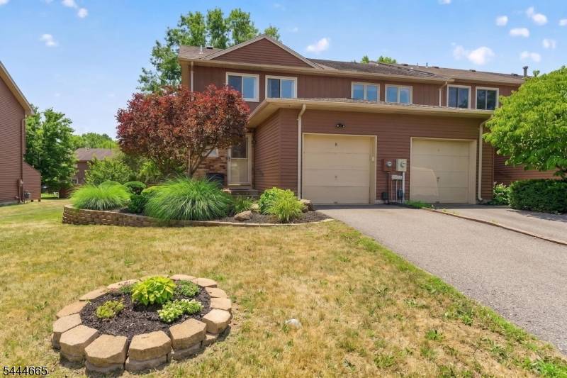 8 Saxonney Cir, Raritan Twp., NJ 08822
