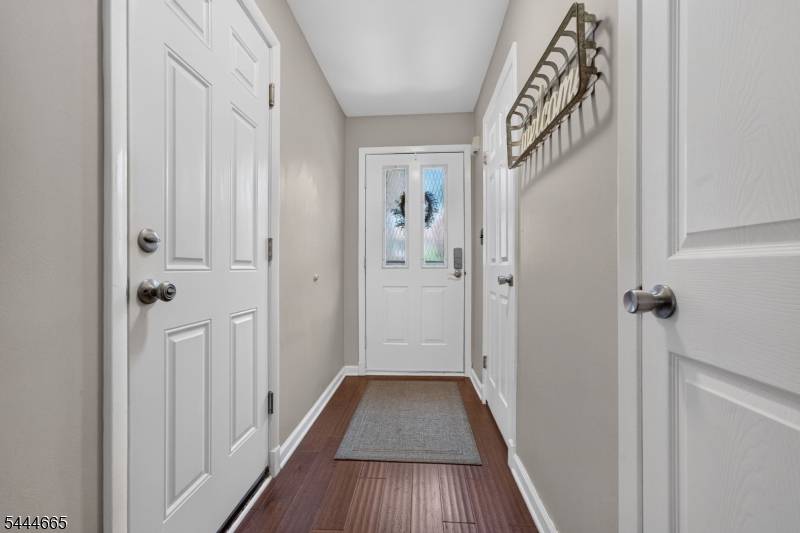 8 Saxonney Cir, Raritan Twp., NJ 08822
