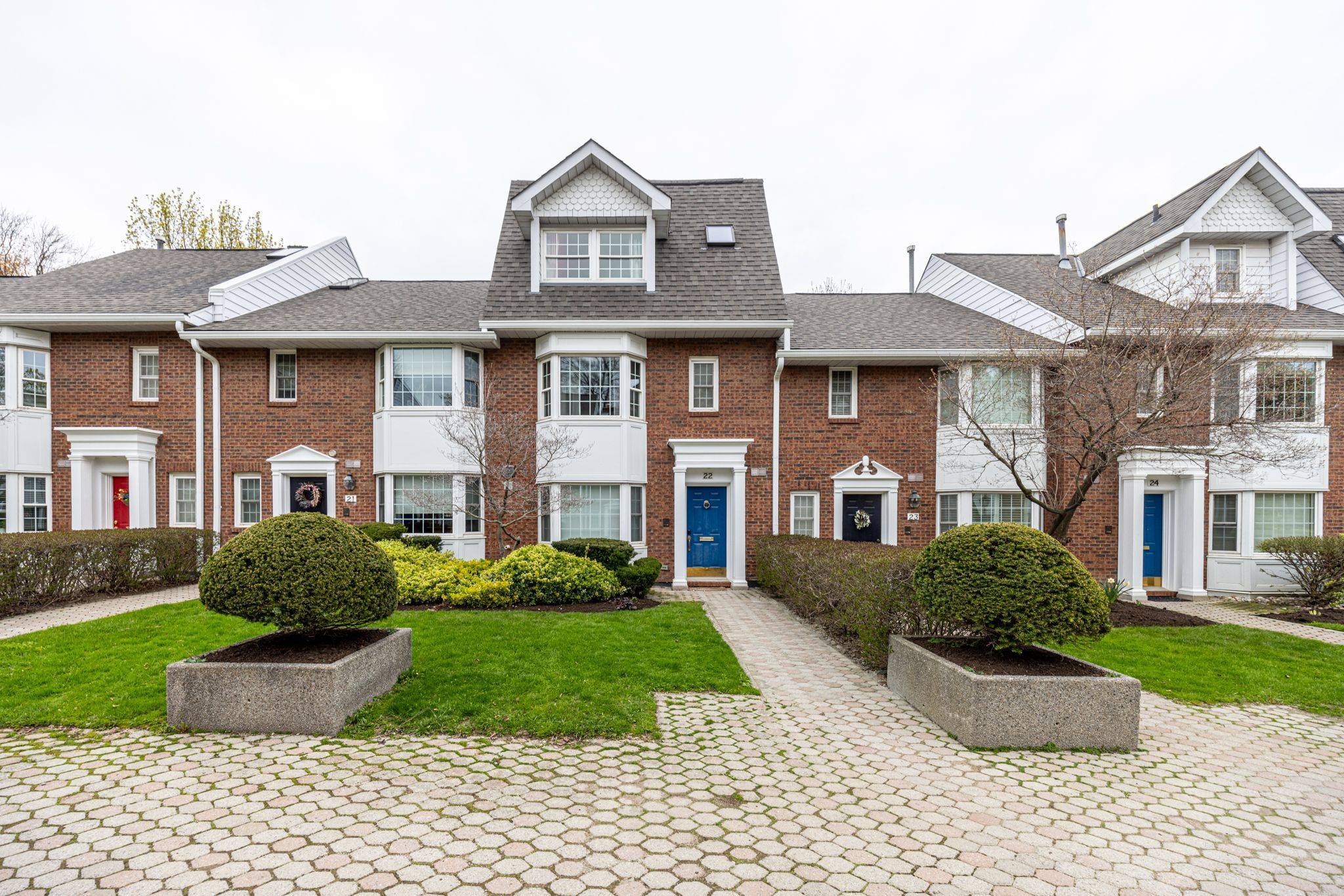 240 Broadway AVE #22, Toronto C10, ON M4P 1V9